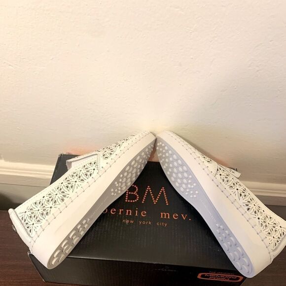 Bernie mev  soft leather upper/ lining cushioned footbed slip on sneaker Sz 36 - Picture 5 of 8